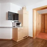 Astoria アパート カップル